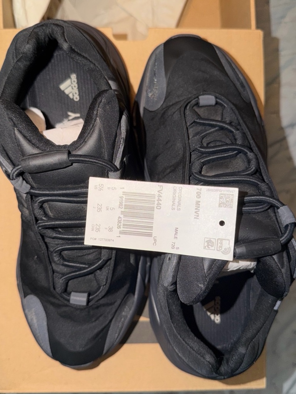 adidas Men's Black and Gray Low-Top Sneakers